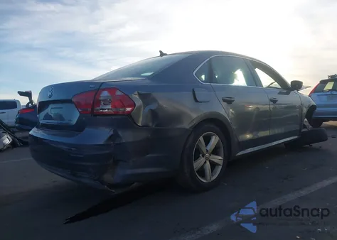 2013 Volkswagen Passat 2.5L Se z USA, uszkodzony, nr VIN 1VWBP7A38DC019273